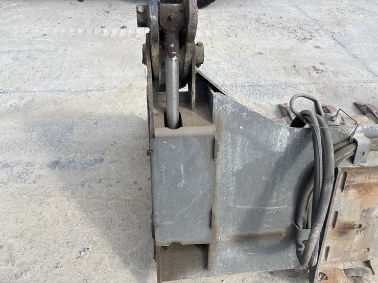 #5068-•-approx-84"-bobcat-combination-bucket-image-9