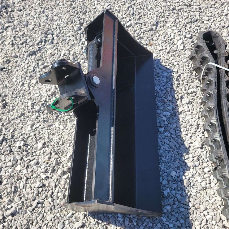 Tilting mini excavator bucket. 32" wide.