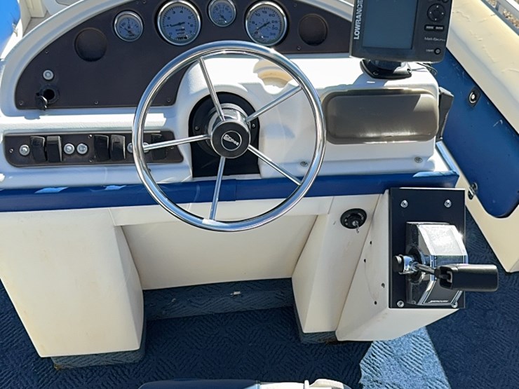 2001-22-foot-crest-pontoon-boat-with-90-horse-mercury-image-12