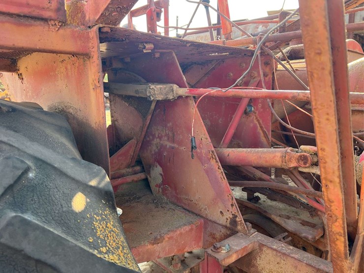 farmall-m-cotton-picker-image-22