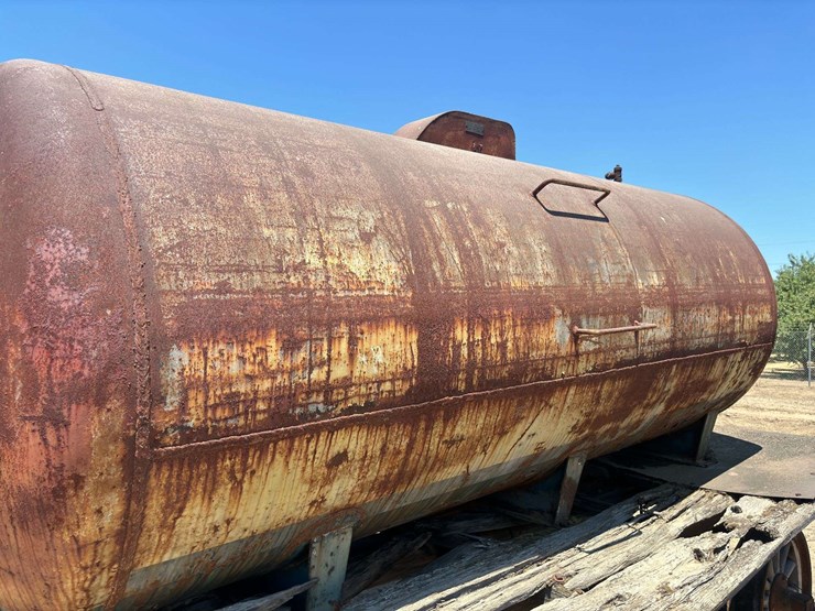 propane-tank-on-wagon-image-13