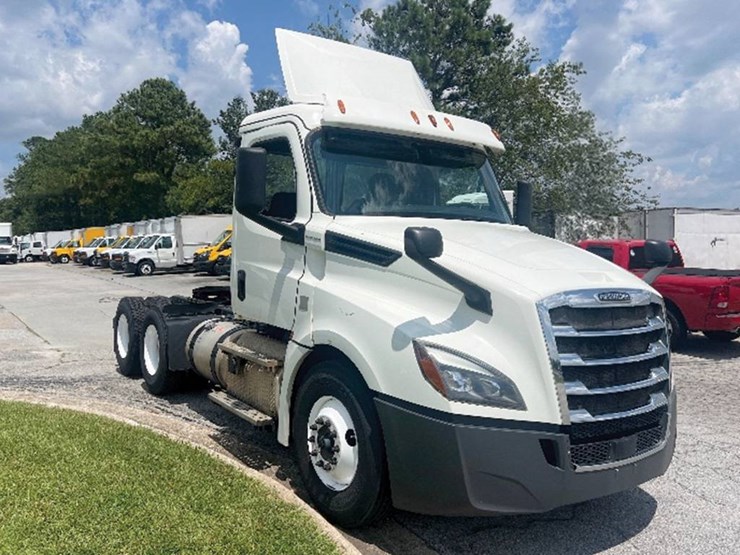 2018-freightliner-cascadia-126-image-1