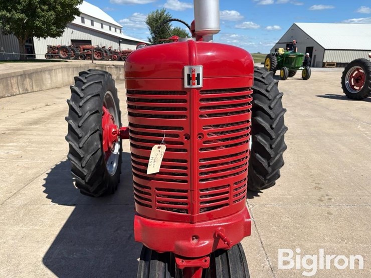 1953-ih-farmall-super-m-2wd-tractor-image-13