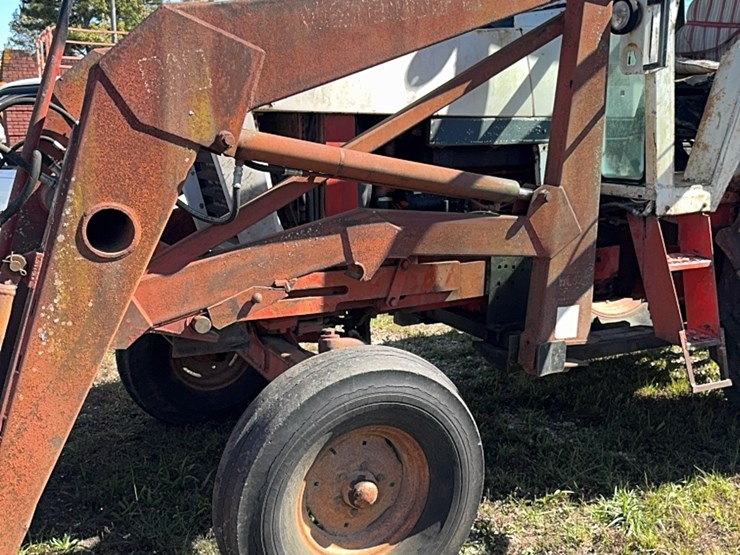 case-970-front-end-loader-&-8-foot-heavy-duty-box-blade-&-hay-spear-image-2