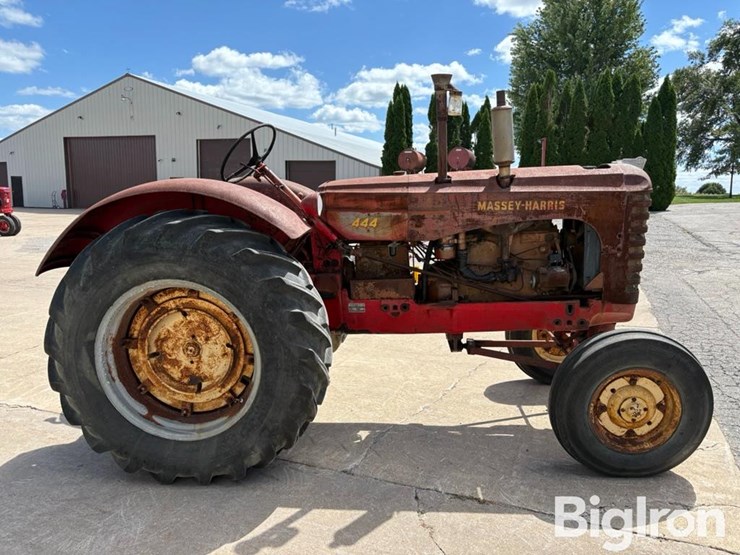 1956-massey-harris-444-image-4
