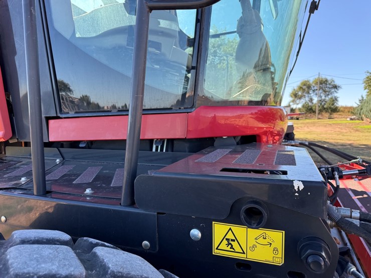 2020-case-ih-wd2104-image-14