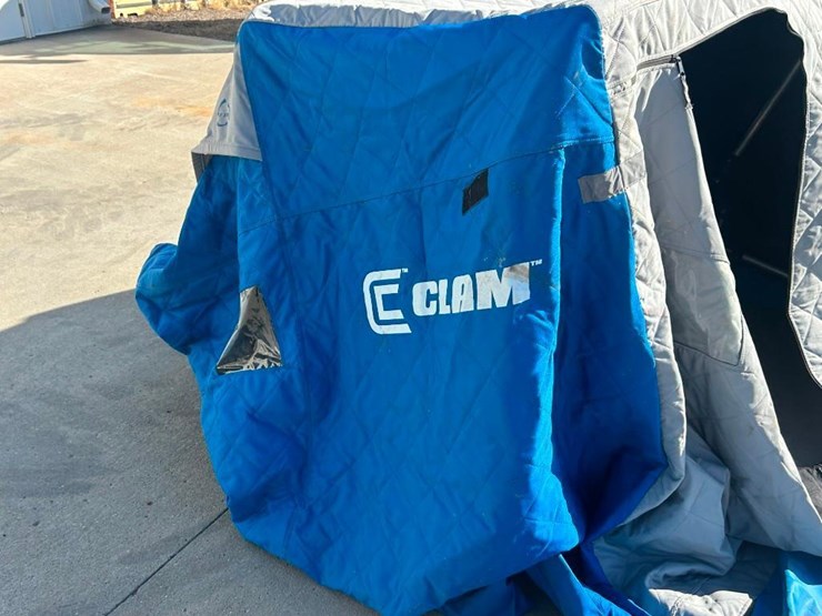 clam-portable-fish-house-image-12