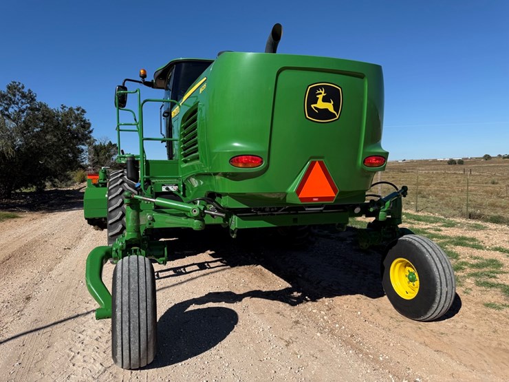 2019-john-deere-w235-image-6