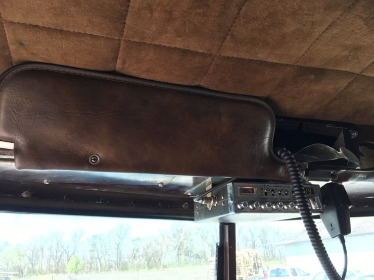 1989-peterbilt-359-image-11