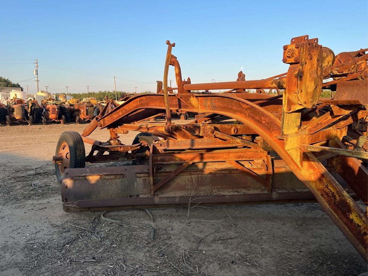 pull-type-road-grader-image-15