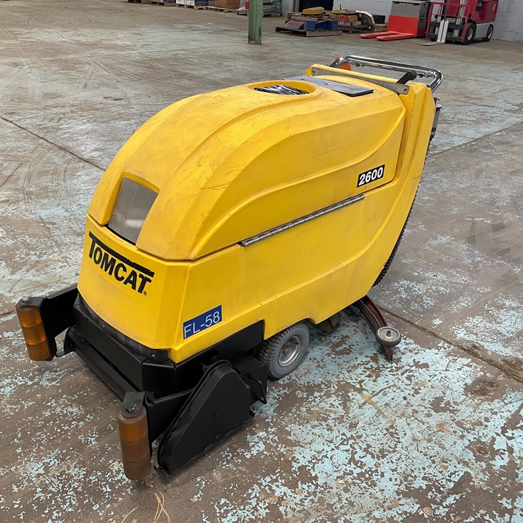 #5567 • Tomcat 2600 Electric Floor Scrubber