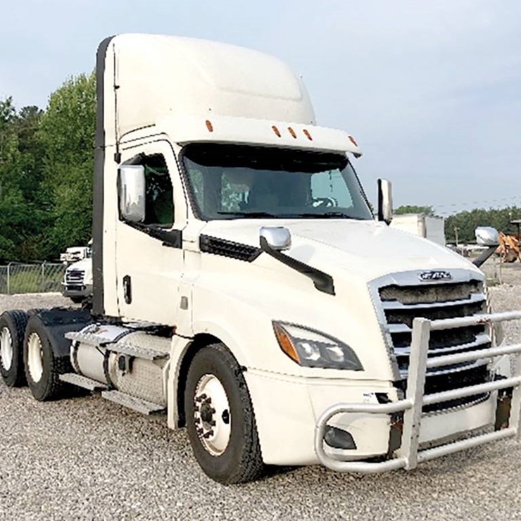 2020 FREIGHTLINER CASCADIA 126