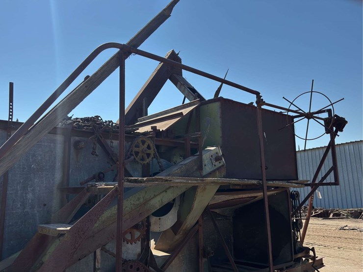 john-deere-pull-type-combine-image-40