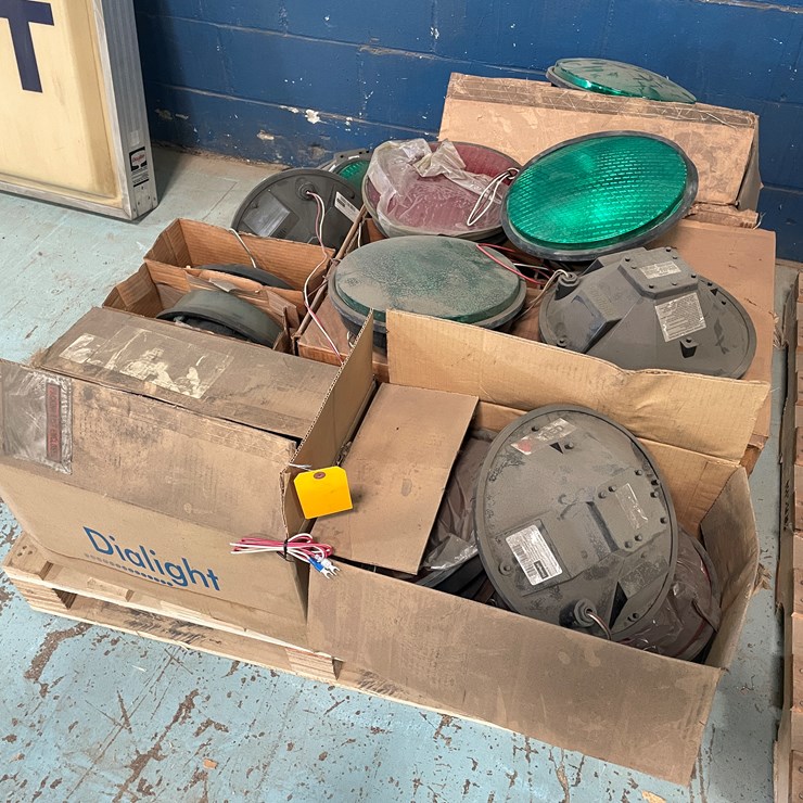 #7229 • Dialight Traffic Light Signals