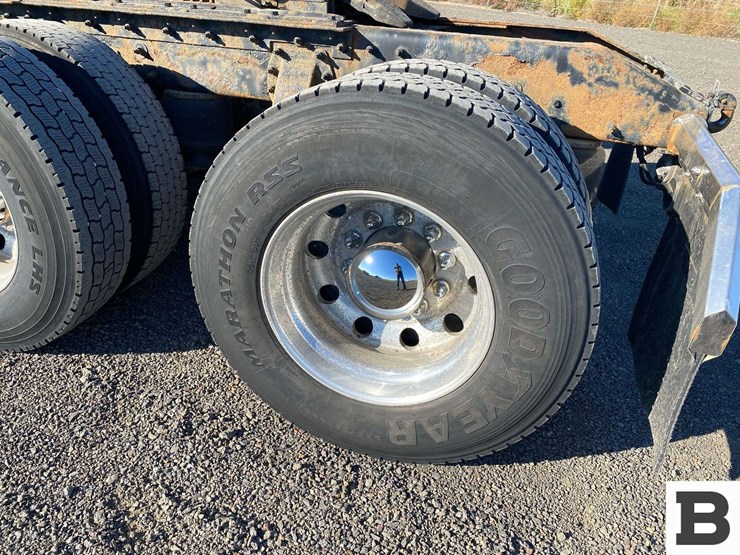 2013-peterbilt-367-image-20