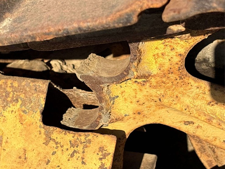 caterpillar-twenty-two-image-21