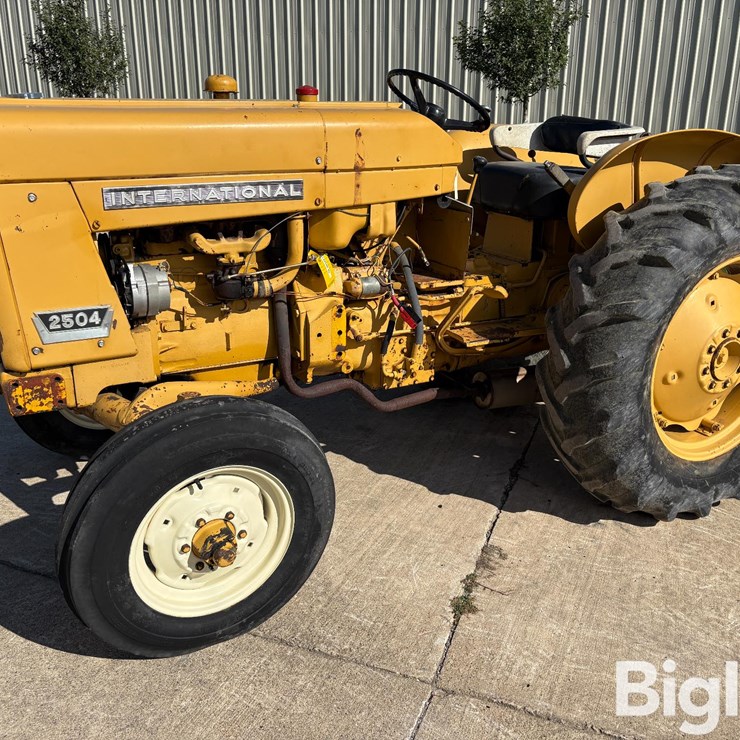 1967 INTERNATIONAL 2504