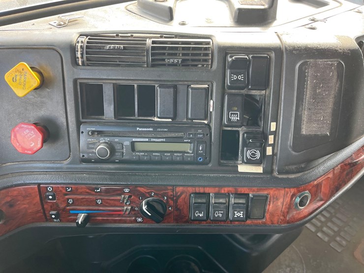 1998-volvo-semi-image-43