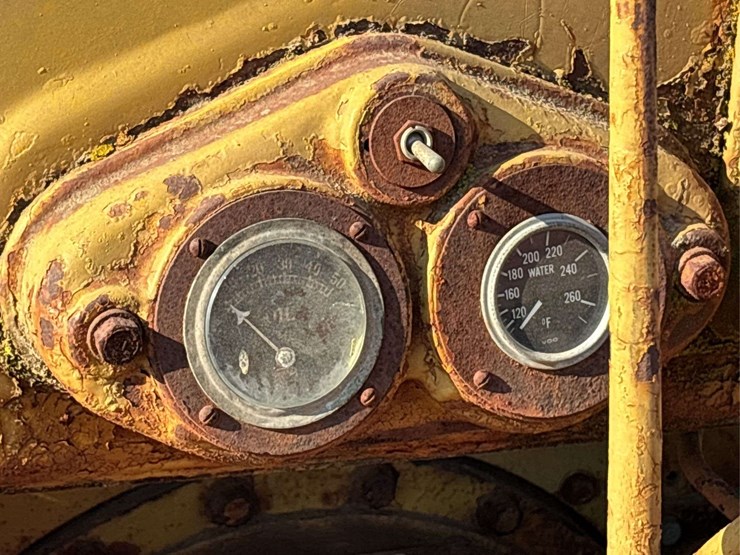 caterpillar-twenty-two-image-28