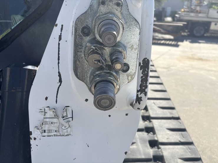 2022-bobcat-t870-image-29