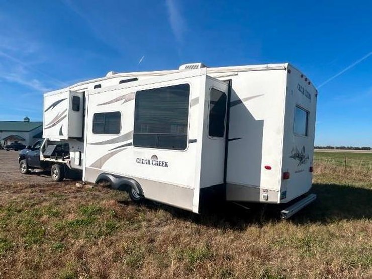 2006-forest-river-cedar-creek-30rkts-camper-image-4