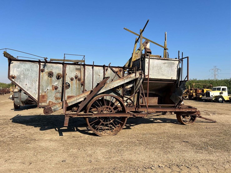 caterpillar-pull-type-combine-image-4