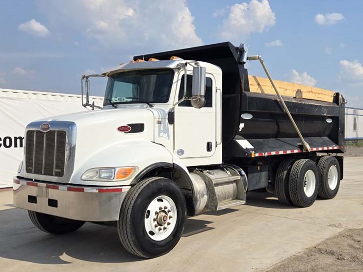 2018-peterbilt-348-image-1