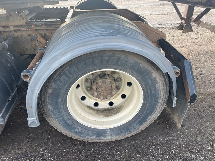 1998-volvo-semi-image-30