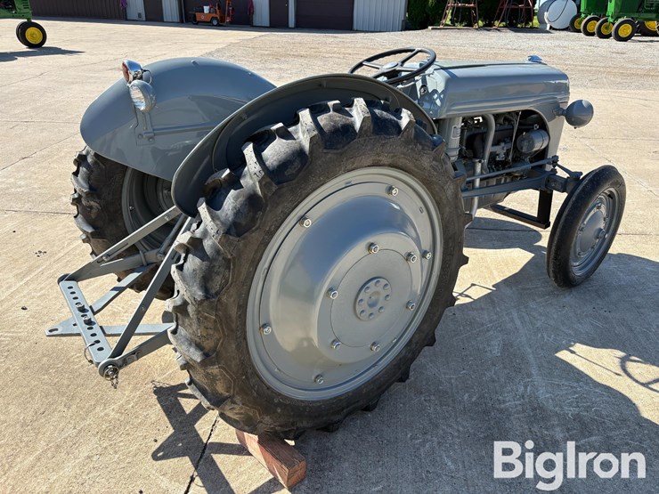 1940-ford-9n-image-5