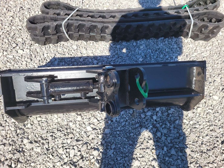 tilting-mini-excavator-bucket.-32"-wide.-image-3