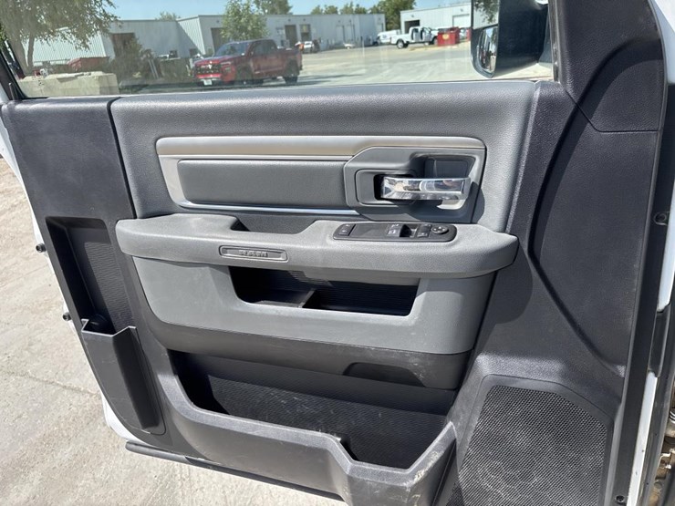 2016-dodge-ram-5500-image-46