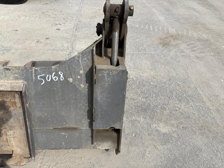 #5068-•-approx-84"-bobcat-combination-bucket-image-10