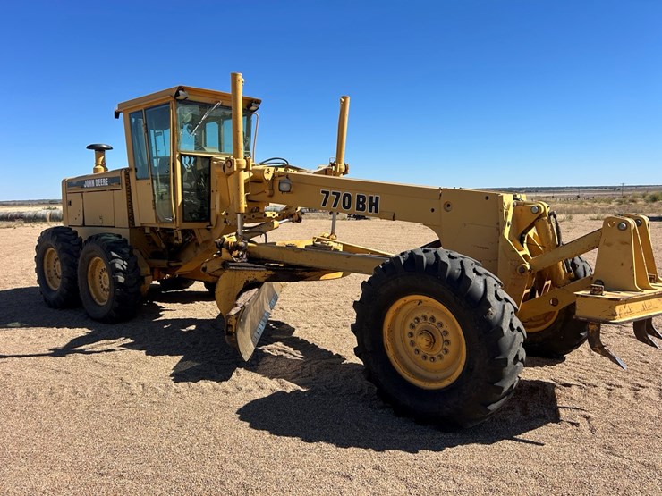 deere-770bh-image-31