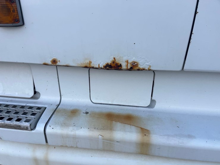 1998-volvo-semi-image-24