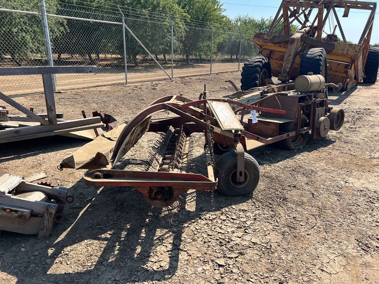 self-propelled-almond-sweeper-image-2