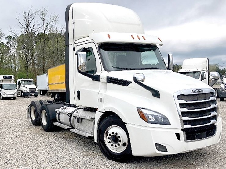 freightliner-cascadia-126-image-1
