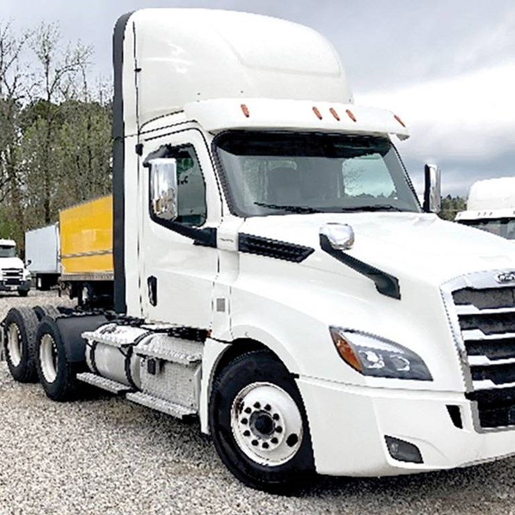 FREIGHTLINER CASCADIA 126
