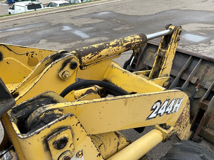 deere-244h-image-53