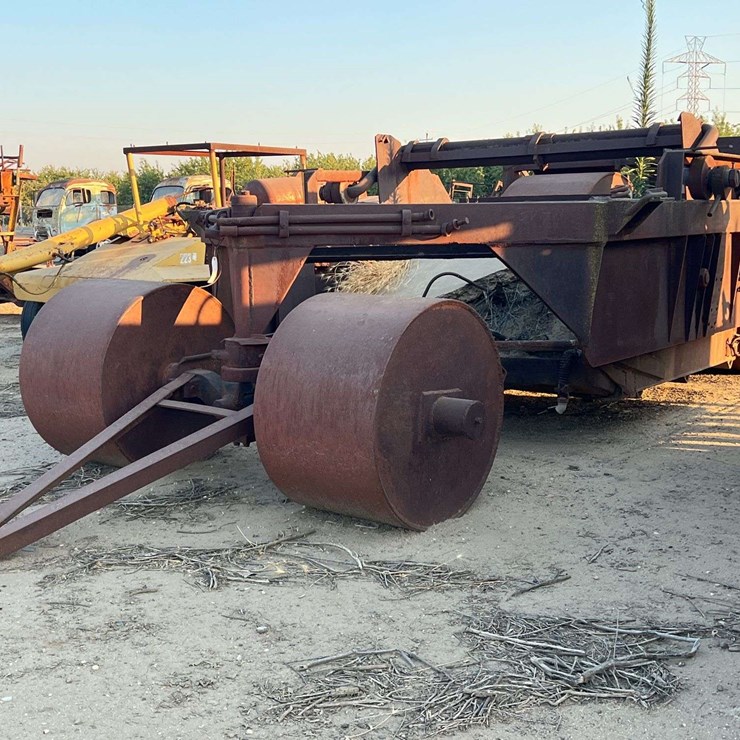 Pull Type Pan Scraper