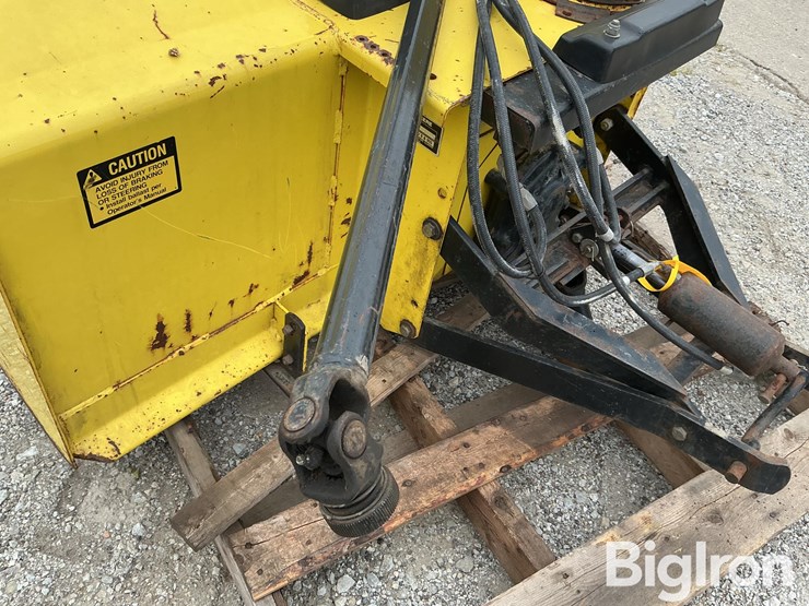 john-deere-5'-front-mount-snow-blower-image-10