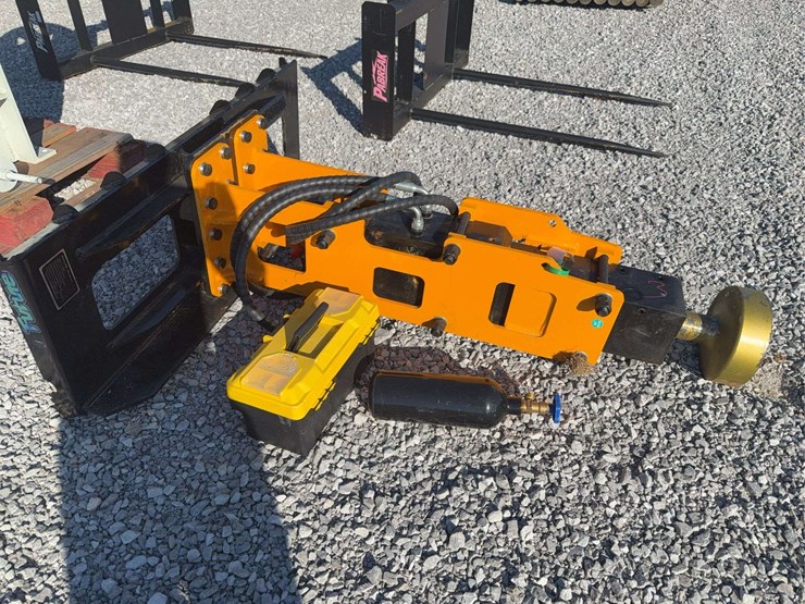 skid-steer-post-pounder-image-2