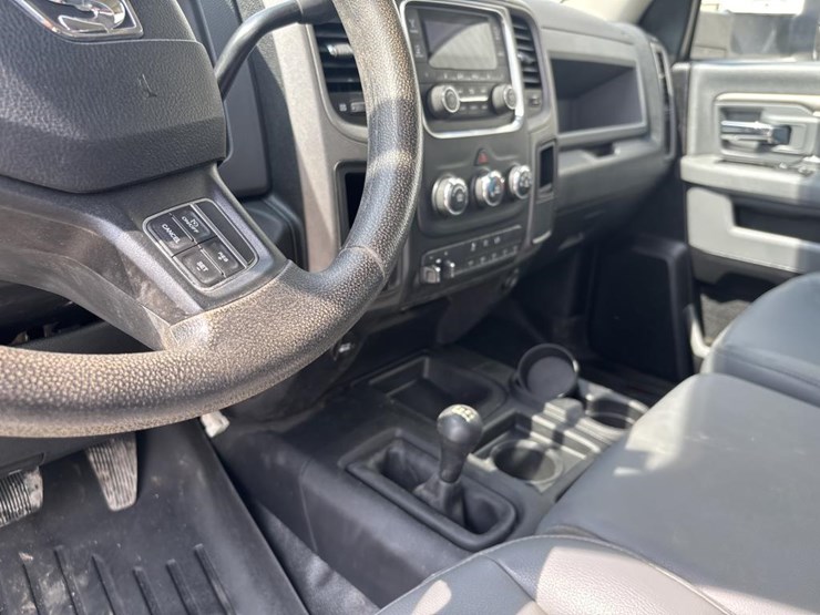 2015-dodge-ram-3500-image-43