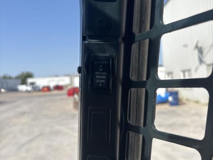 2019-bobcat-t650-image-43