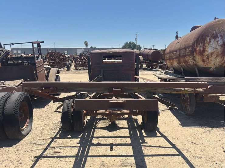 truck-cab-and-chassis-image-3