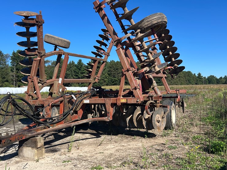 massey-ferguson-820-image-1