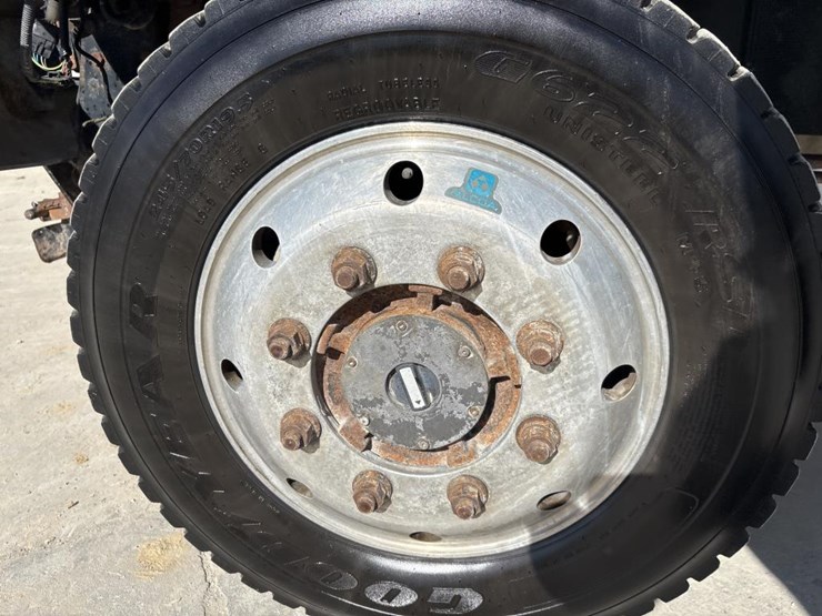 #5081-•-2005-gmc-c4500-4x4-single-axle-dump-truck-image-54