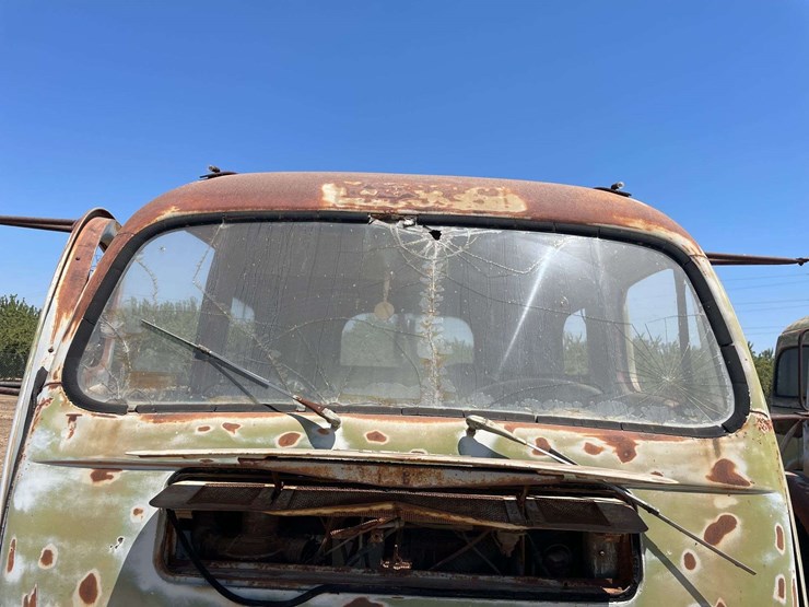 white-3000-truck-image-13