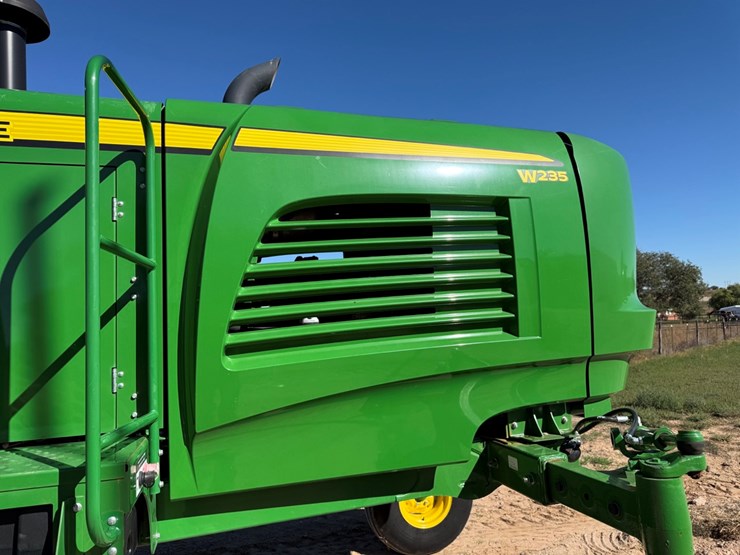 2019-john-deere-w235-image-13