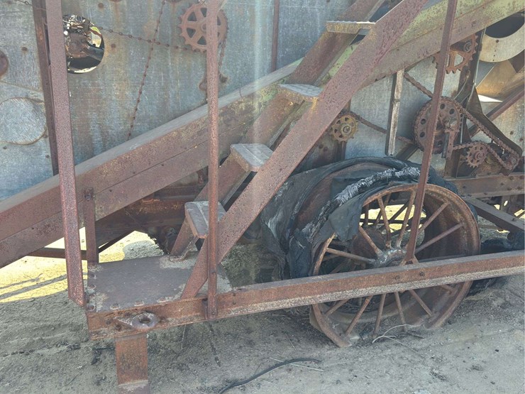 john-deere-pull-type-combine-image-38