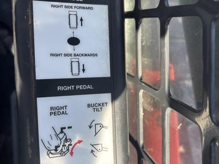 2022-bobcat-t870-image-37